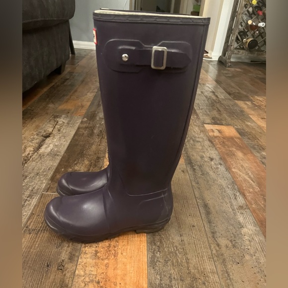 Hunter Dark Purple Rain Boots. Size 7 - Picture 2 of 4